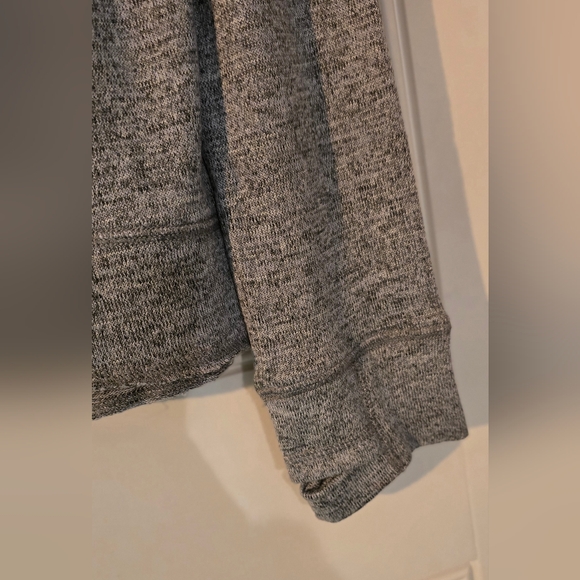 Women's Size Med Gray Long-Sleeved, Cowl Neck Pullover With KrisCross Front. - Picture 6 of 12